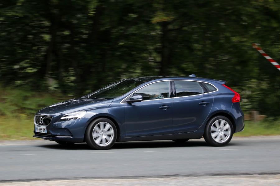  Volvo V40 D4 Inscription 2016 года  (фото 3 из 19)